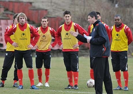 Пенев ще мисли за оставката до сряда