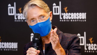 Във Франция министърът на труда Елизабет Борн е с положителен