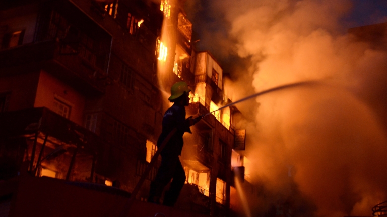 Най-малко 50 пострадали при пожар в Кайро 
