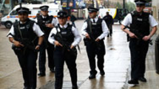 Арестува 8 души, участвали в мрежа за пране на пари в Англия