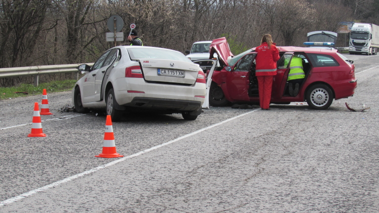 Челна катастрофа блокира Подбалканския път София - Бургас
