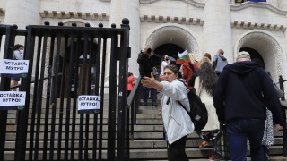 Подслушвани са не само политици но и протестиращи граждани Това