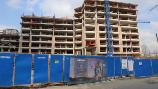 Строителството у нас се свива за пореден месец