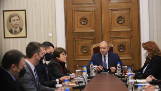 Българите зад граница искат гласуване по пощата Това поясни държавния