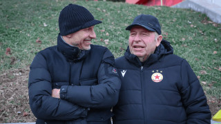 Любимецът на поколения армейци Мартин Петров посети официалния клубен магазин