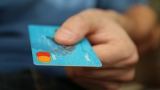  Заловиха мъж, източил банкова карта в Бургас 
