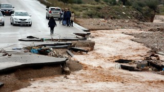 Как да действаме при наводнение съветват гръцките власти
