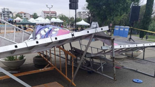 Дете пострада след падане на конструкция по време на Панаир