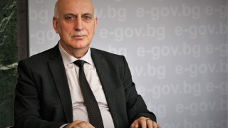 Администрацията ставала достъпна и през телефон според шефа на е-агенцията