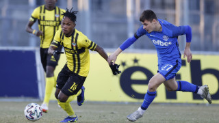 Футболистът на Ботев Пловдив Емануел Току даде интервю пред клубния