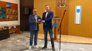 Треньорът на Черно море Илиан Илиев получи почетен знак