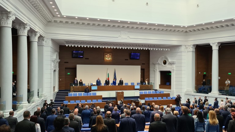 194 депутати дойдоха за последното заседание на 44-то народно събрание.