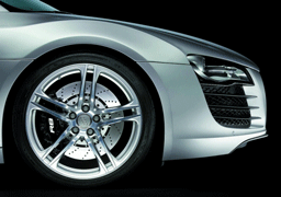 Audi инплантира V10-ка в култовото R8