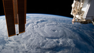 Астронавти се завърнаха успешно от МКС