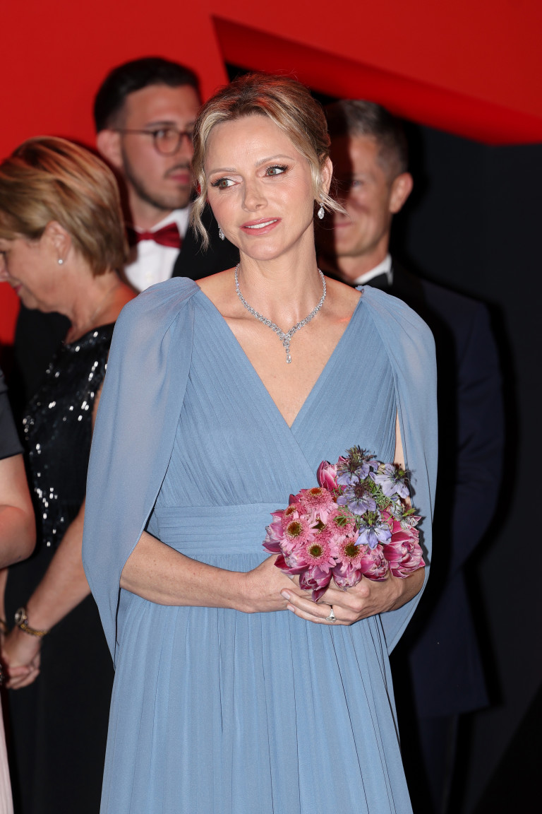 Шарлийн изненада всички