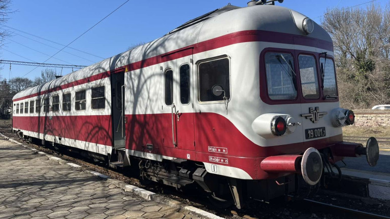 Празнична ретро мотриса ще вози пътници от София до Банкя