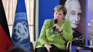 "Северен поток 2" няма да направи Германия зависима от Русия, уверява Меркел