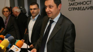 Янев хвали бюджета и Дянков