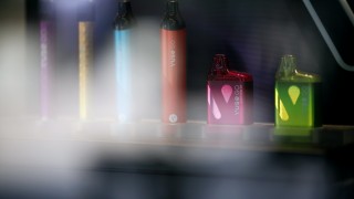 Депутатите забраниха продажбата на вейпове на непълнолетни както и рекламата