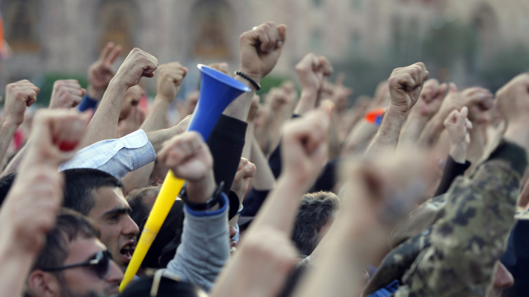 Масова демонстрация в Армения преди гласуването на премиер