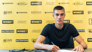 Ботев Пловдив подписа първи професионален договор с юношата на Клуба