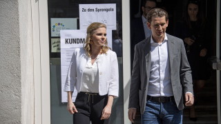 Австрийската народна партия OVP на канцлера Себастиан Курц води на