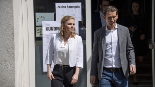 Австрийската народна партия OVP на канцлера Себастиан Курц води на