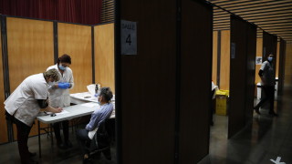 Френските власти уточниха детайли около изискваната 7 дневна карантина за пристигащи