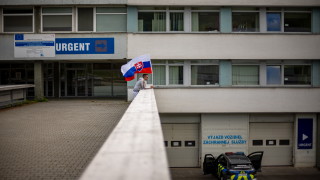 Лекарите обсъждат дали да транспортират Роберт Фицо до Братислава