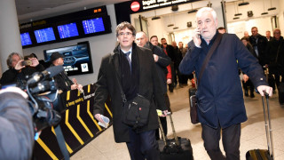 Бившият каталунски лидер Карлес Пучдемон пристигна в Копенхаген въпреки