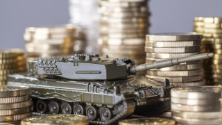 Глобалните военни разходи се повишиха до рекорд миналата година подтикнати