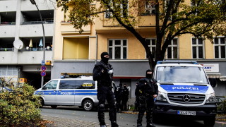 Четирима предполагаеми членове и симпатизанти на групировката Ислямска държава бяха