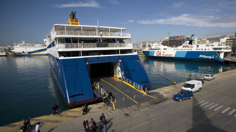 Фериботите в Гърция няма да мръднат до сряда