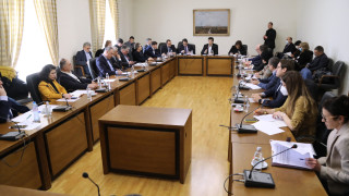 Премиерът Кирил Петков и земеделският сектор се договориха за осигуряването