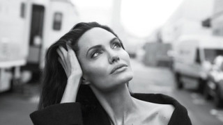Анджелина Джоли e изящна във фотосесия за Vanity Fair (СНИМКИ)