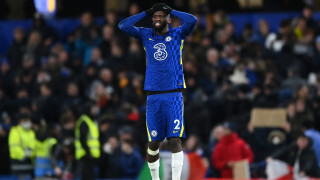 Въпреки преговорите за нов договор които се водят между защитника