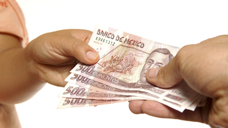 Мексико повишава минималната заплата до $5 на ден