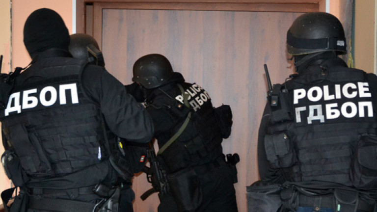 ГДБОП разби група лихвари и сводници от Ботевград