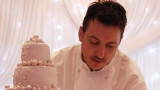 Братът на Владо Карамазов прави торта за сватбата на Хари и Меган