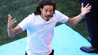 Нападателят на Валенсия Единсон Кавани може да премине в Бока