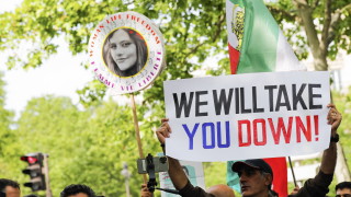 Иранските власти обявиха в неделя нова кампания насочена към облеклото