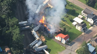 Влак дерайлира в Пенсилвания