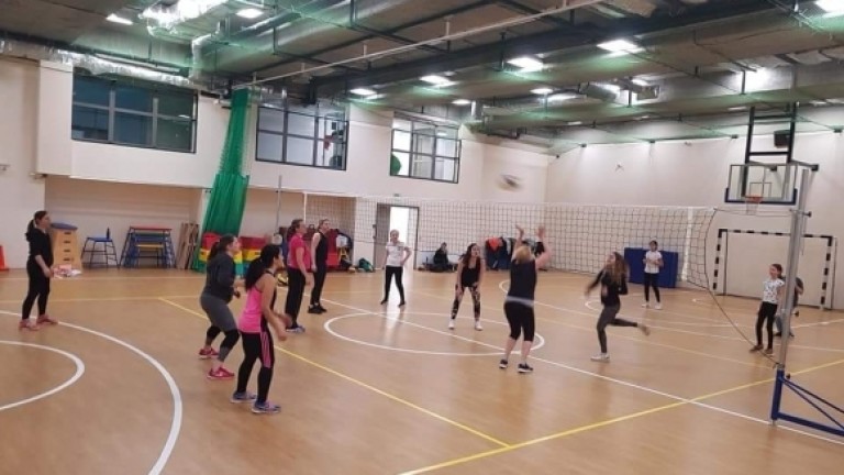 Волейбол, хандбал и народна топка в едно: Кечболът си пробива път в България