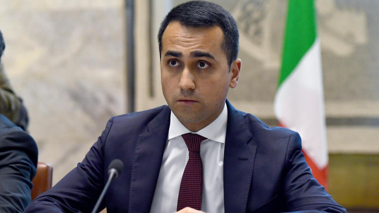 Италия изгони двама служители на посолството на Русия