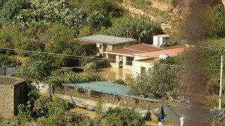 Две семейства са загинали в Италия след като река е