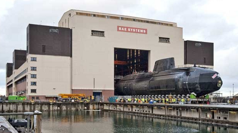 В Англия евакуират корабостроителница след сигнал за бомба на ядрена подводница