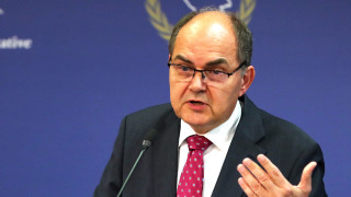 Международният орган който наблюдава изпълнението на мирния процес в Босна