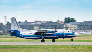 Самолет Ан 24 кацна извън пистата на летището в село Зирянка