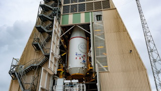 Сателитът ESA за изучаване на планети извън Слънчевата систeма излетя