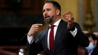 Крайнодясната партия Vox предизвика спор в Испания с предизборен плакат